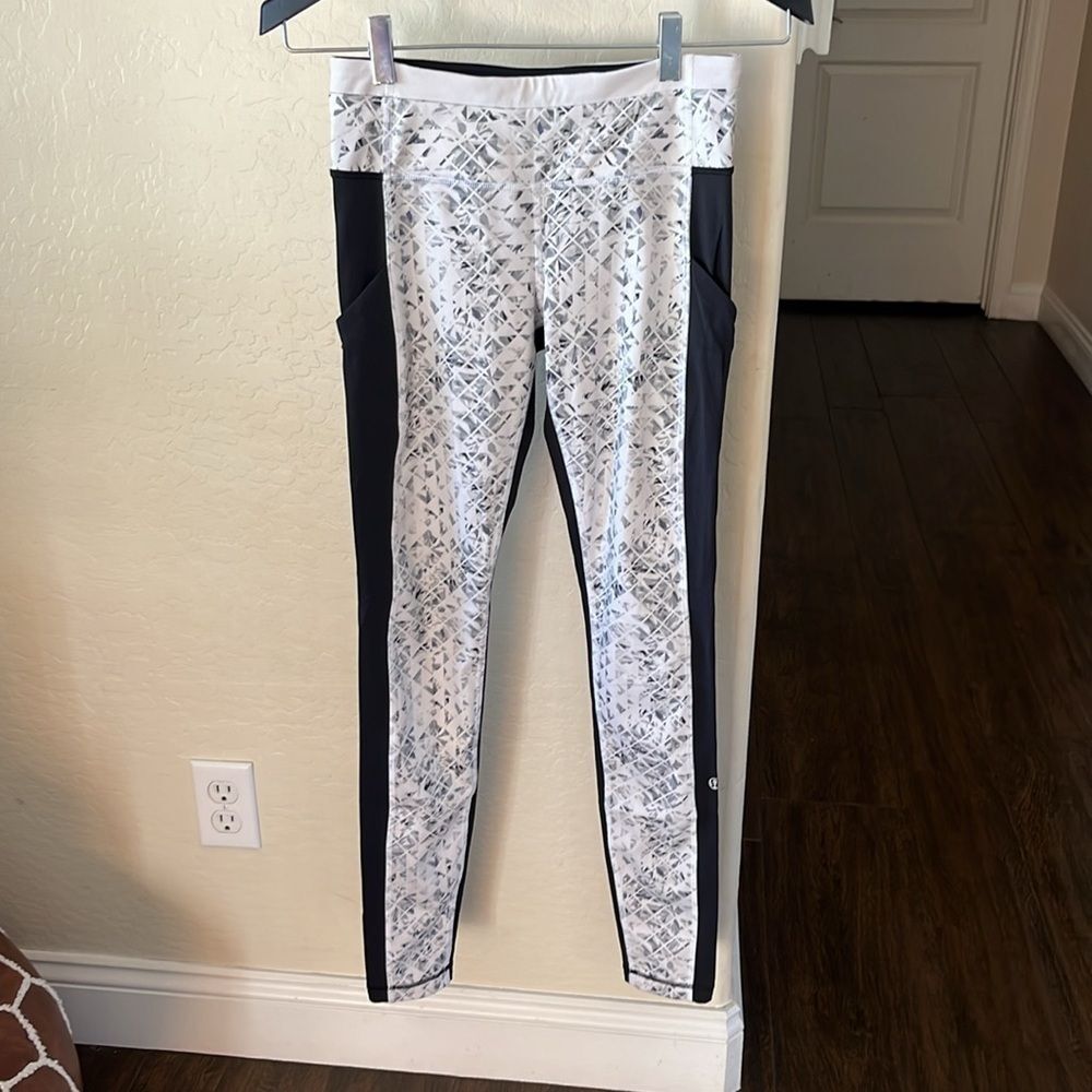 LIKE NEW LULULEMON Speed Tight II *Full-On Luxtreme! - Picture 8 of 10